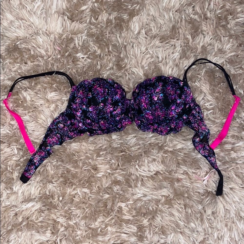 Victoria’s Secret push-up bra, size 34B.